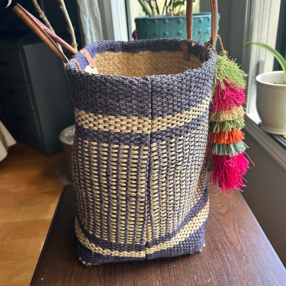Mar Y Sol navy and cream jute Rafia straw bag leather handles pom-poms beach - Picture 7 of 13